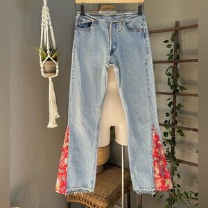 ▫️Vgt 90’s Levi’s Made in USA Button Fly Reworked
RE DONE Into Flare Bootcut